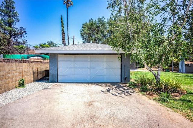 385 E Mendocino Street, Altadena, CA 91001