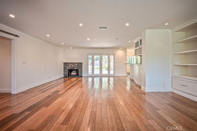 385 E Mendocino Street, Altadena, CA 91001
