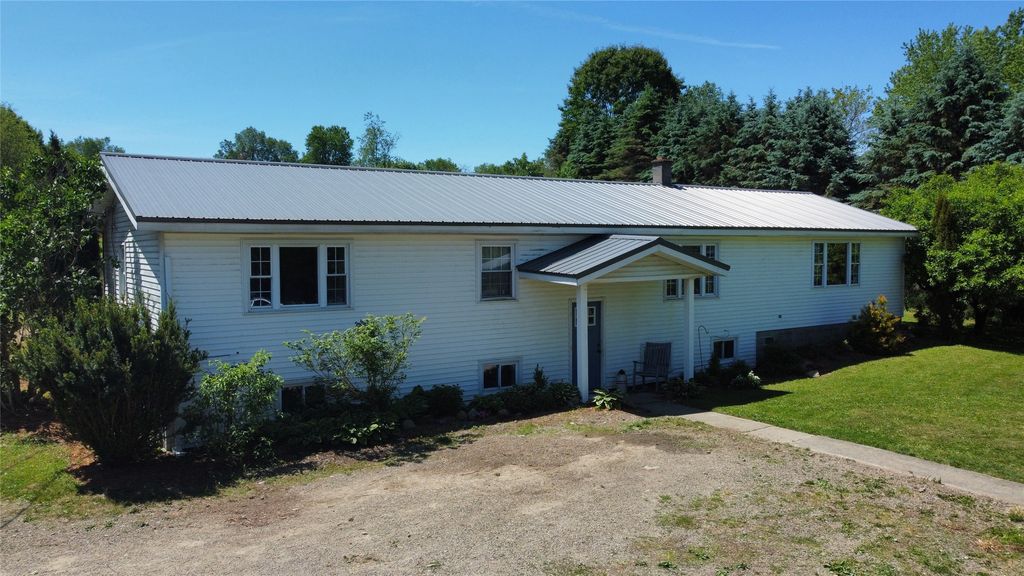 1873 W CENTER Street, Waterford, PA 16441