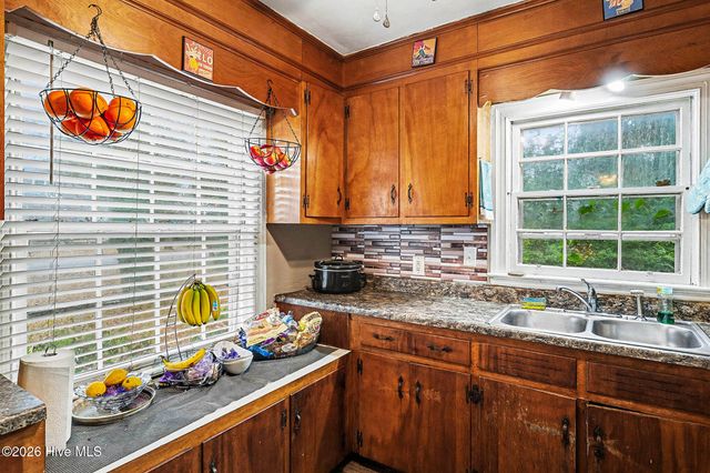 109 S Austin Street, Maxton, NC 28364