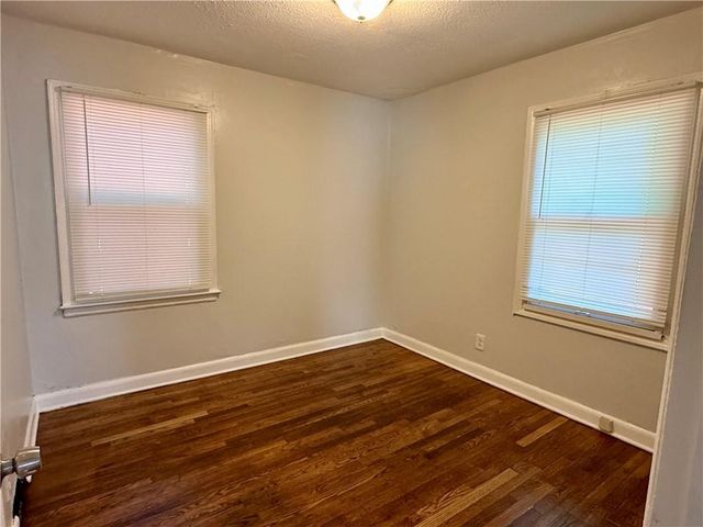 4324 Myrtle Avenue, Kansas City, MO 64130