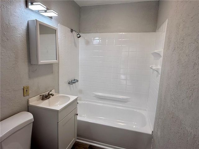 4324 Myrtle Avenue, Kansas City, MO 64130