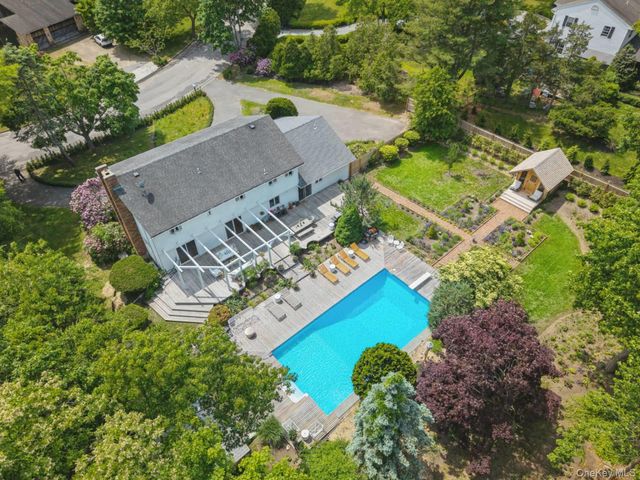 3 Mooring Drive, Bellport, NY 11713