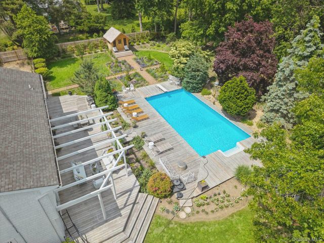 3 Mooring Drive, Bellport, NY 11713