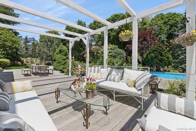 3 Mooring Drive, Bellport, NY 11713