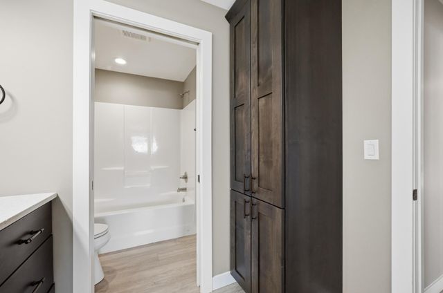 1809 42nd Street S, Moorhead, MN 56560