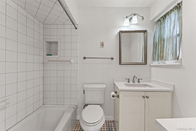 42 Pondfield W 6D, Bronxville, NY 10708