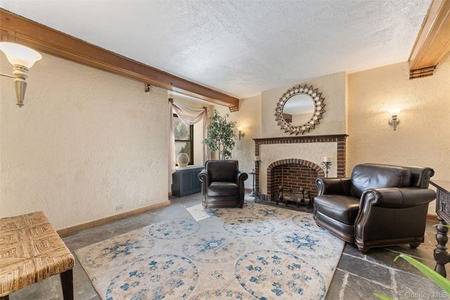 42 Pondfield W 6D, Bronxville, NY 10708