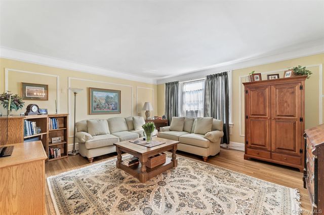 42 Pondfield W 6D, Bronxville, NY 10708