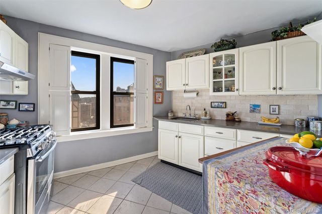 42 Pondfield W 6D, Bronxville, NY 10708