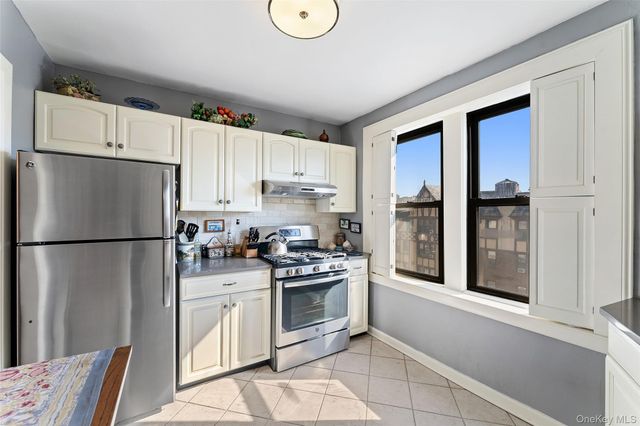 42 Pondfield W 6D, Bronxville, NY 10708
