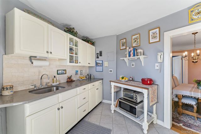 42 Pondfield W 6D, Bronxville, NY 10708