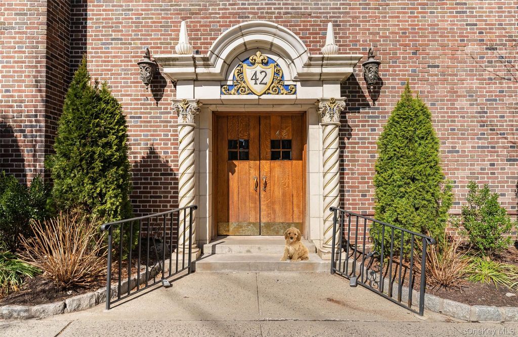 42 Pondfield W 6D, Bronxville, NY 10708