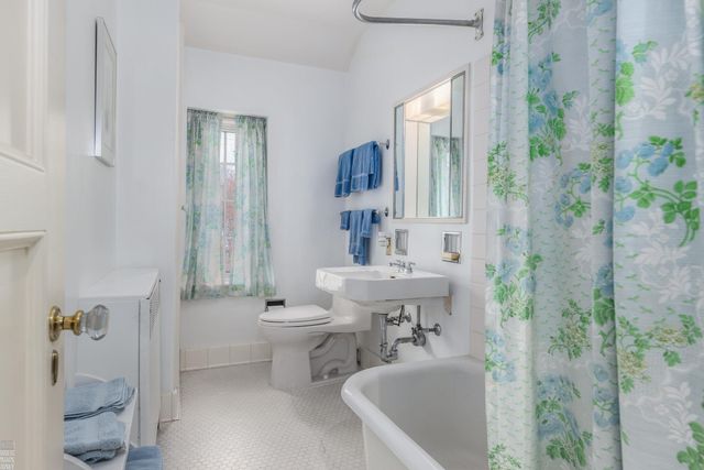 379 Lakeland Street, Grosse Pointe, MI 48230