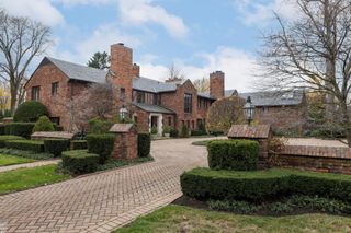 379 Lakeland Street, Grosse Pointe, MI 48230