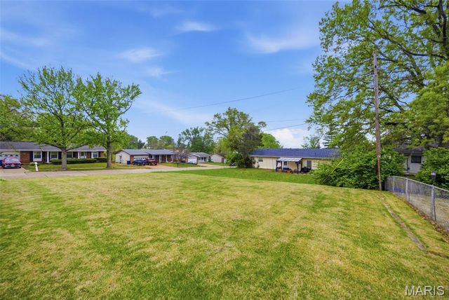 4394 Satiris Drive, Florissant, MO 63033