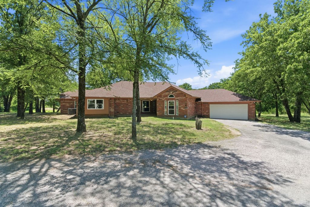 321 County Road 211 Road, Gainesville, TX 76240