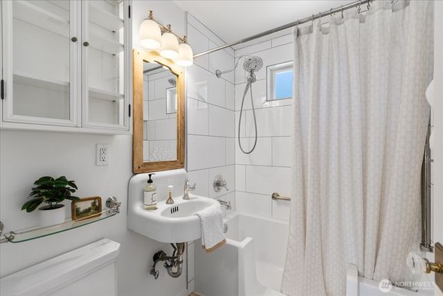 16237 10th Avenue NE, Shoreline, WA 98155