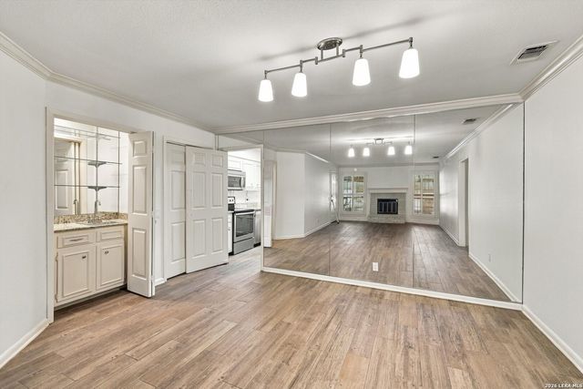8415 Fredericksburg Rd Apt 902, San Antonio, TX 78229