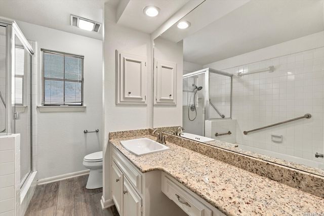 8415 Fredericksburg Rd Apt 902, San Antonio, TX 78229