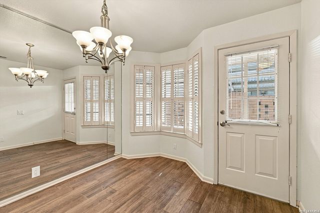 8415 Fredericksburg Rd Apt 902, San Antonio, TX 78229