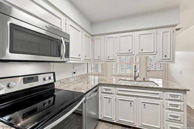 8415 Fredericksburg Rd Apt 902, San Antonio, TX 78229