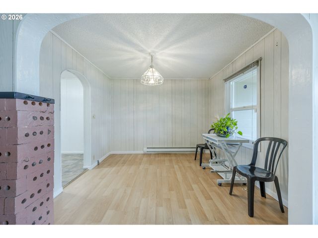 2240 5TH St, Springfield, OR 97477