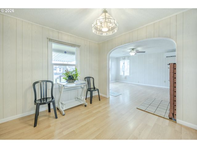 2240 5TH St, Springfield, OR 97477