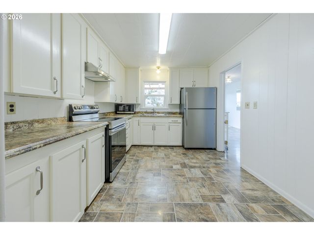 2240 5TH St, Springfield, OR 97477