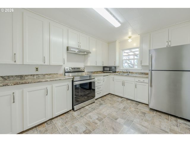 2240 5TH St, Springfield, OR 97477