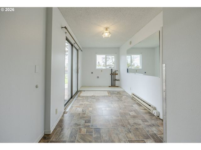 2240 5TH St, Springfield, OR 97477