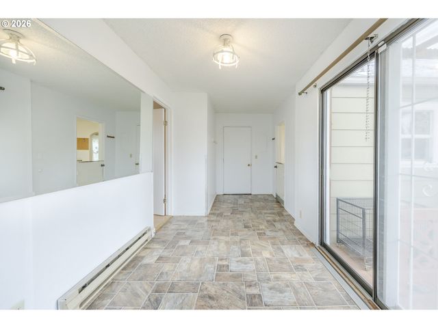 2240 5TH St, Springfield, OR 97477