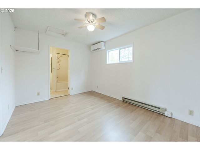 2240 5TH St, Springfield, OR 97477