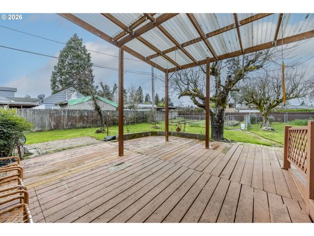2240 5TH St, Springfield, OR 97477