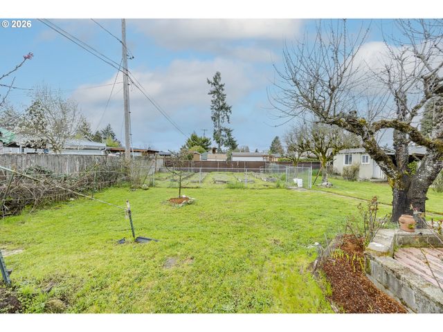 2240 5TH St, Springfield, OR 97477