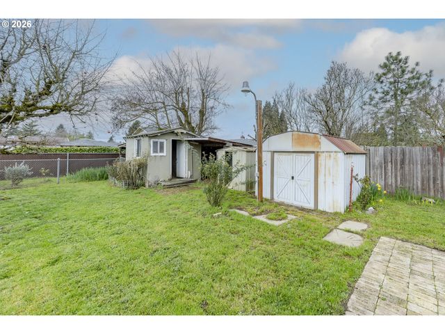 2240 5TH St, Springfield, OR 97477