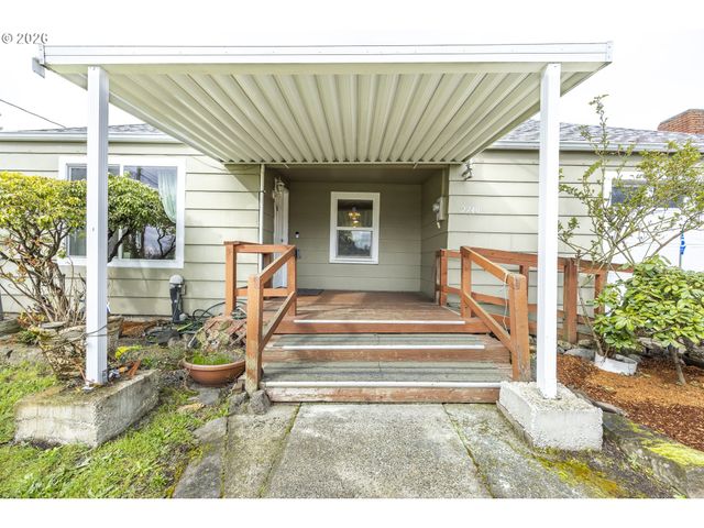 2240 5TH St, Springfield, OR 97477