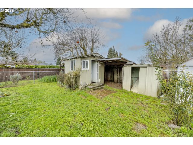 2240 5TH St, Springfield, OR 97477