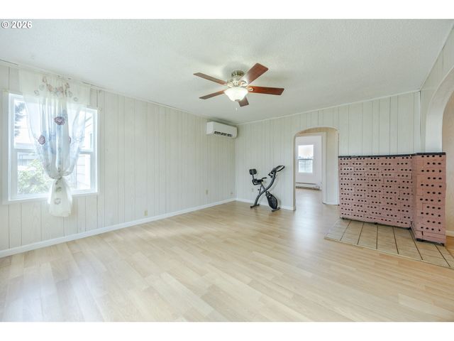 2240 5TH St, Springfield, OR 97477