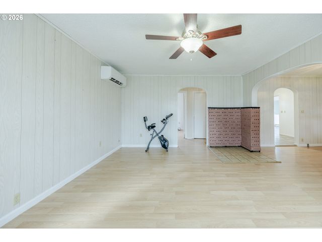 2240 5TH St, Springfield, OR 97477