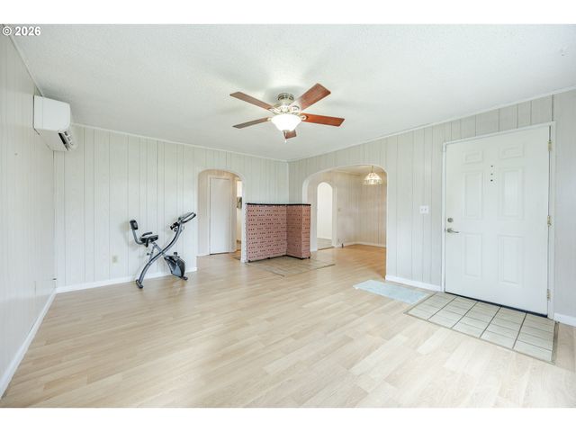 2240 5TH St, Springfield, OR 97477