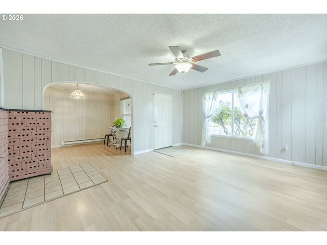 2240 5TH St, Springfield, OR 97477