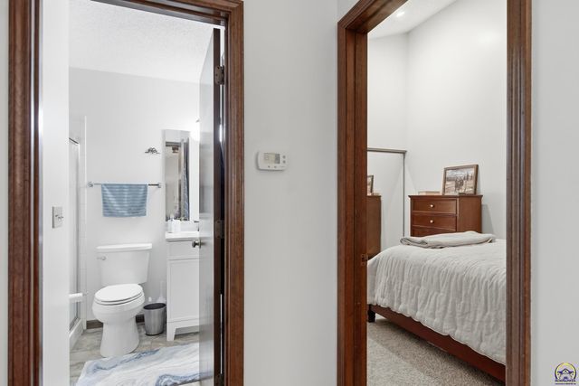 5649 SW Barrington Ct N, Topeka, KS 66614