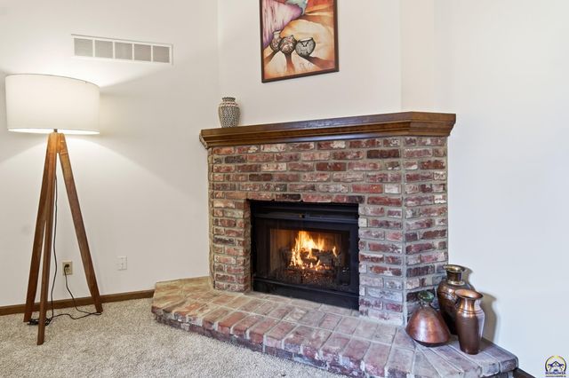 5649 SW Barrington Ct N, Topeka, KS 66614