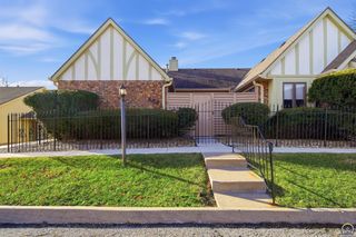 5649 SW Barrington Ct N, Topeka, KS 66614