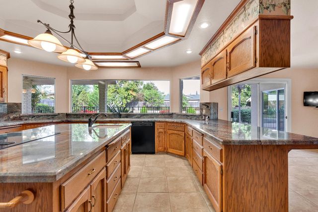 6518 N Dolores, Fresno, CA 93711