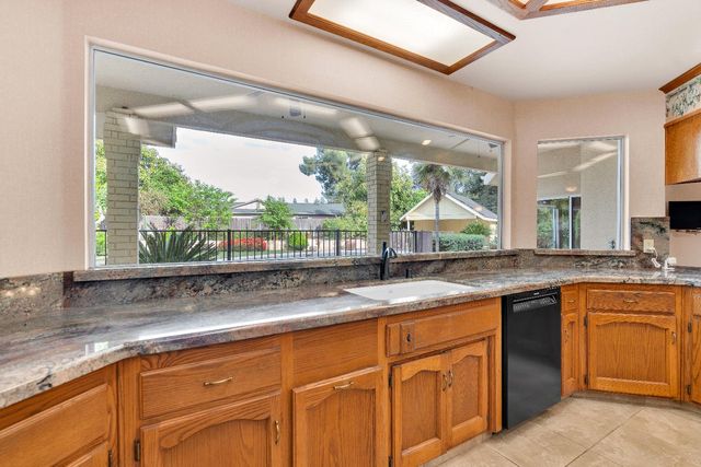 6518 N Dolores, Fresno, CA 93711