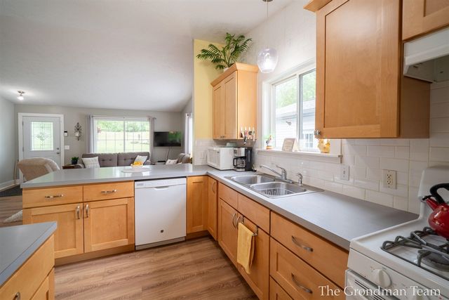 13178 Spruceridge Road, Gowen, MI 49326