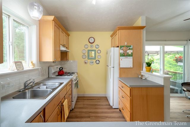 13178 Spruceridge Road, Gowen, MI 49326