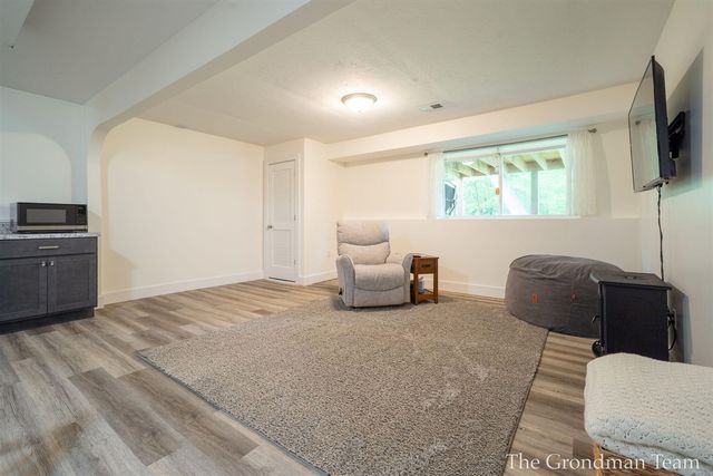 13178 Spruceridge Road, Gowen, MI 49326